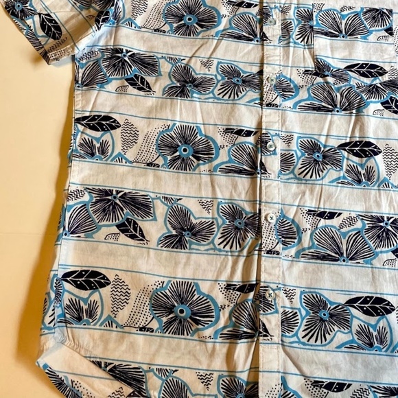 Amongst Others Mens Short Sleeve Shirt Size Large - Picture 9 of 16